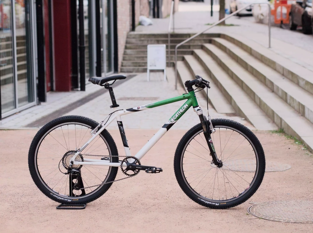 DecathlonRockriderBlancVert_01