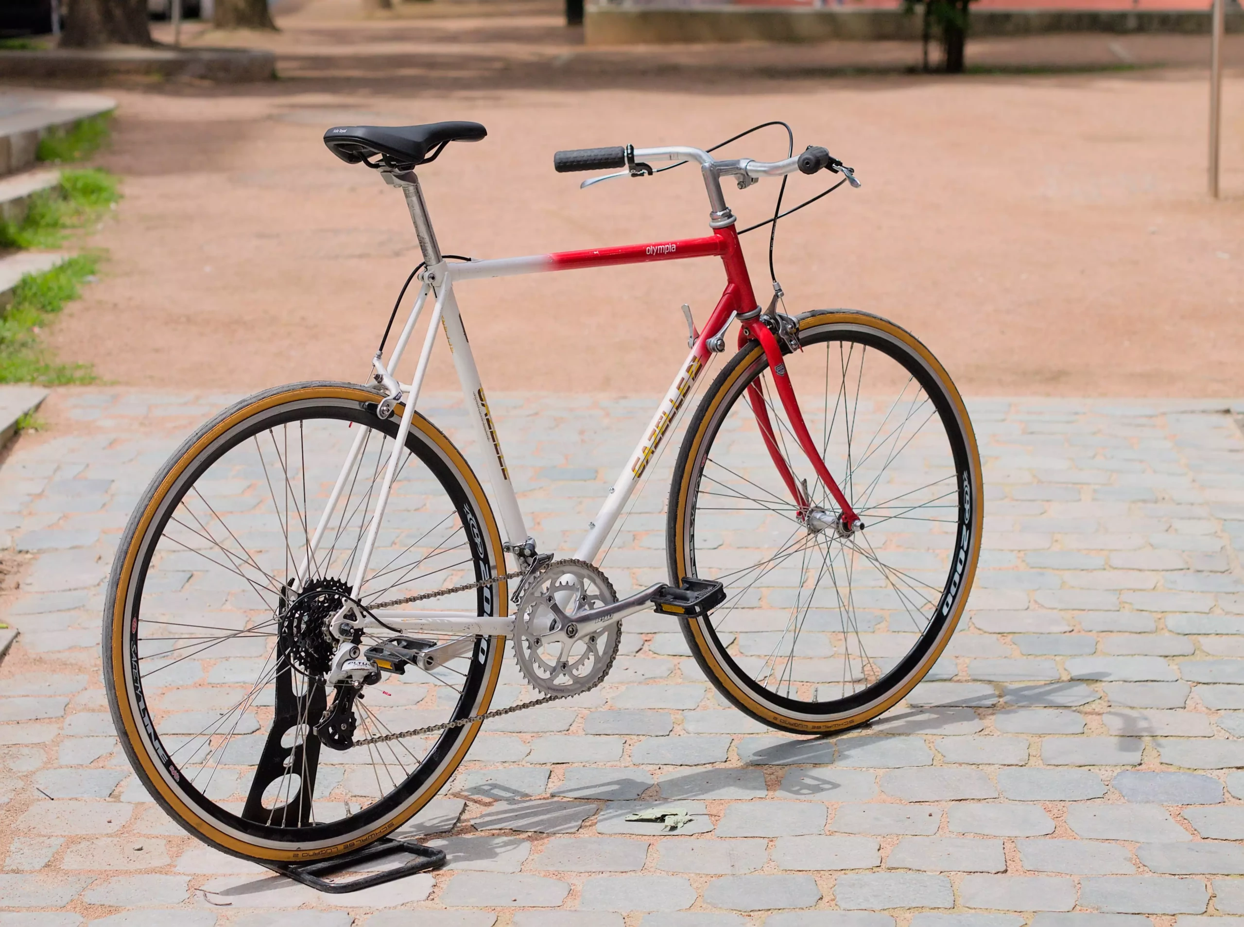 GazelleOlympiaRougeBlanc_03