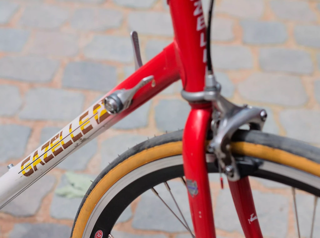 GazelleOlympiaRougeBlanc_04