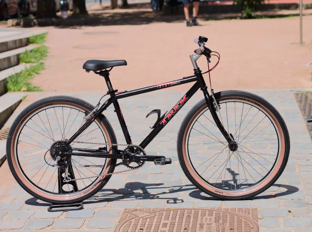 Trek800sportNoir_01