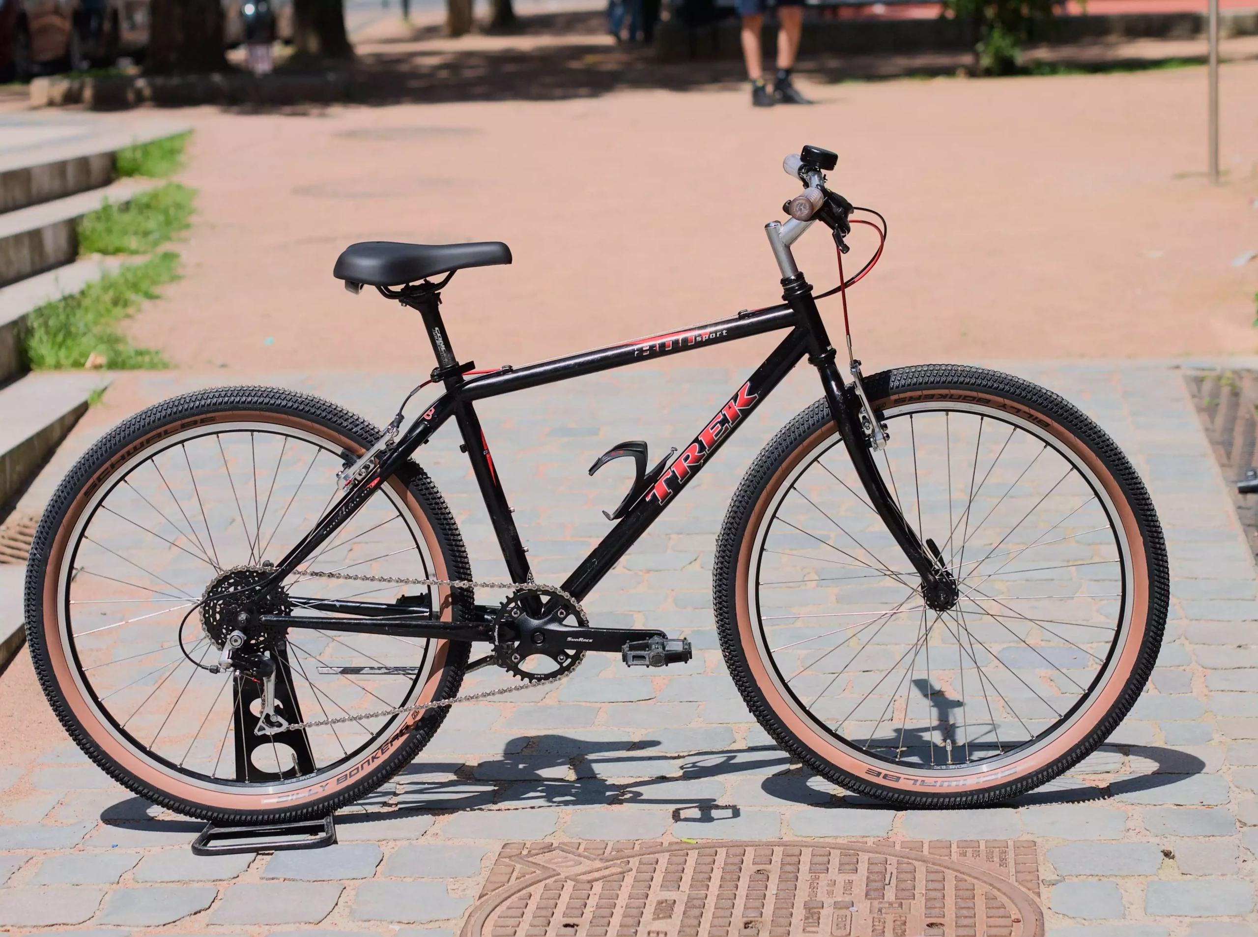 Trek800sportNoir_01