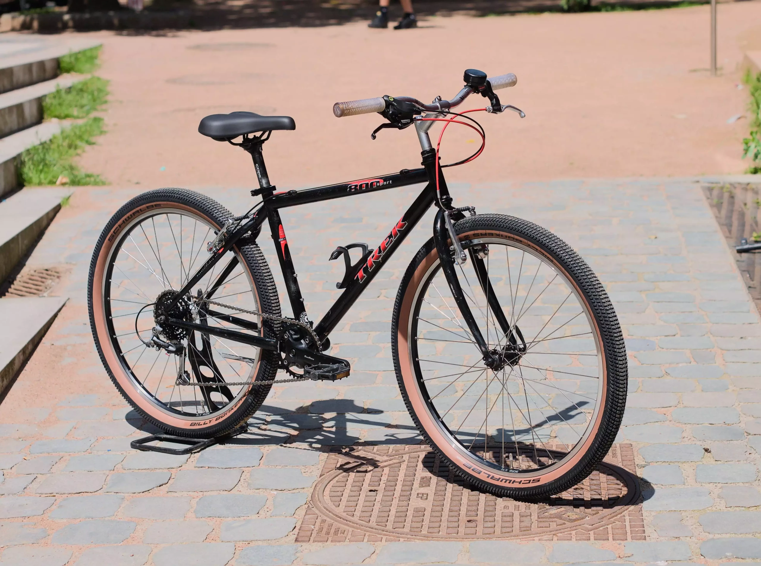 Trek800sportNoir_02
