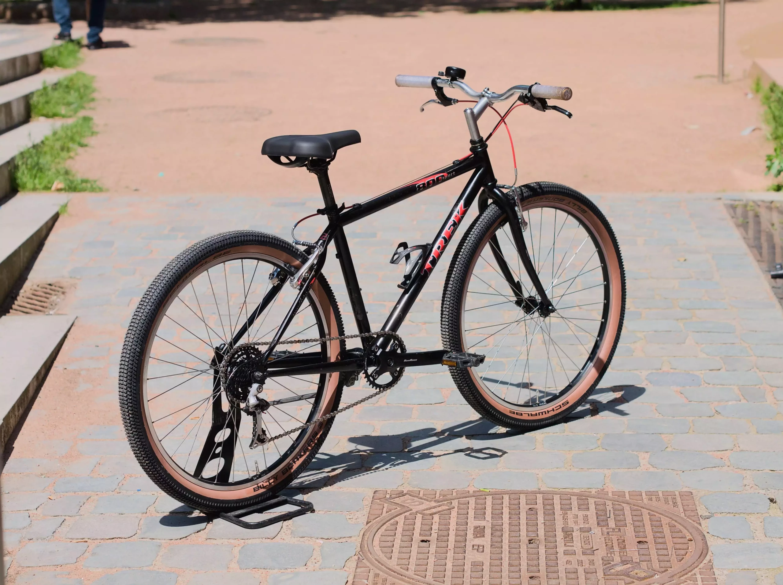 Trek800sportNoir_03