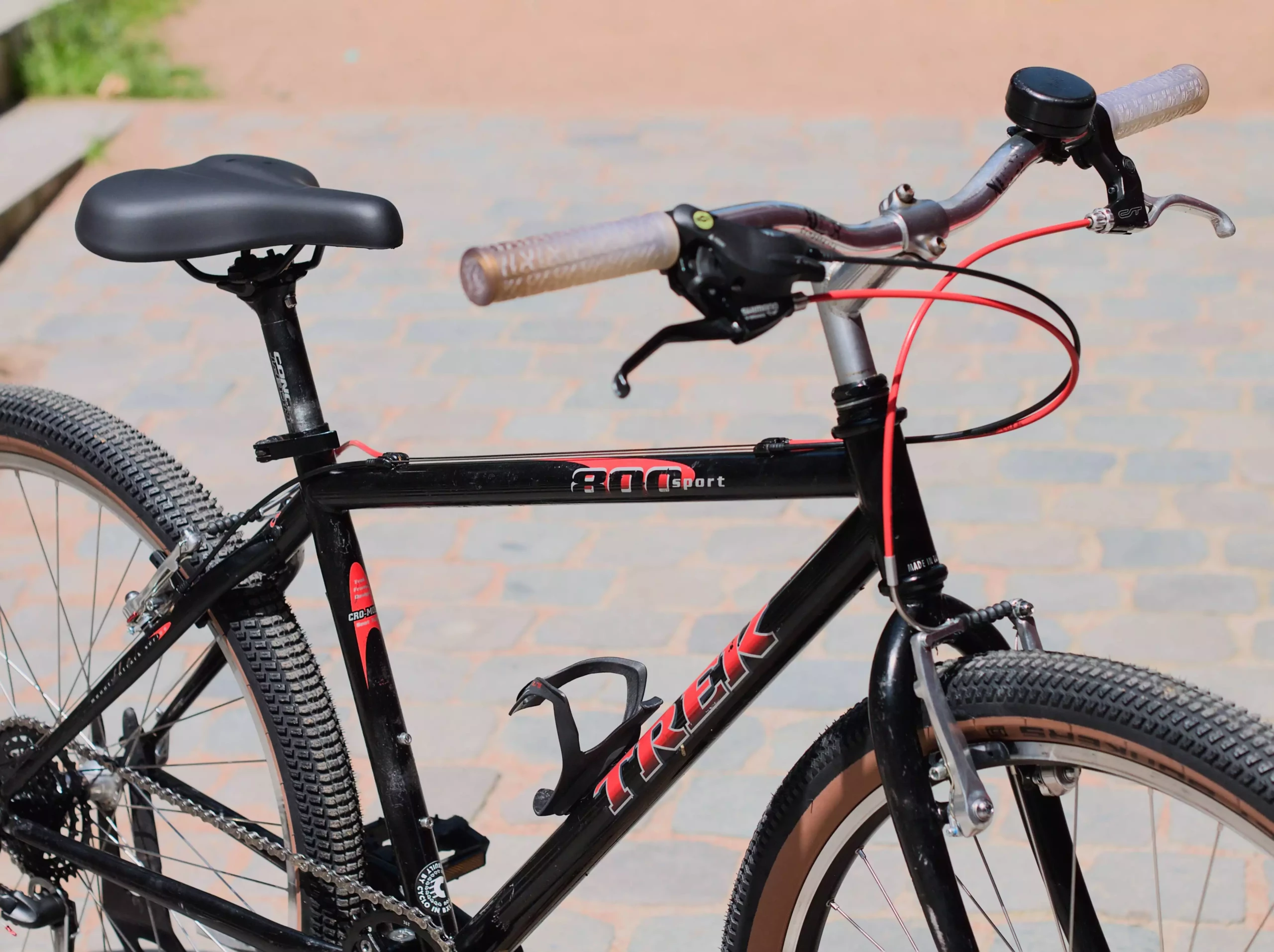 Trek800sportNoir_04