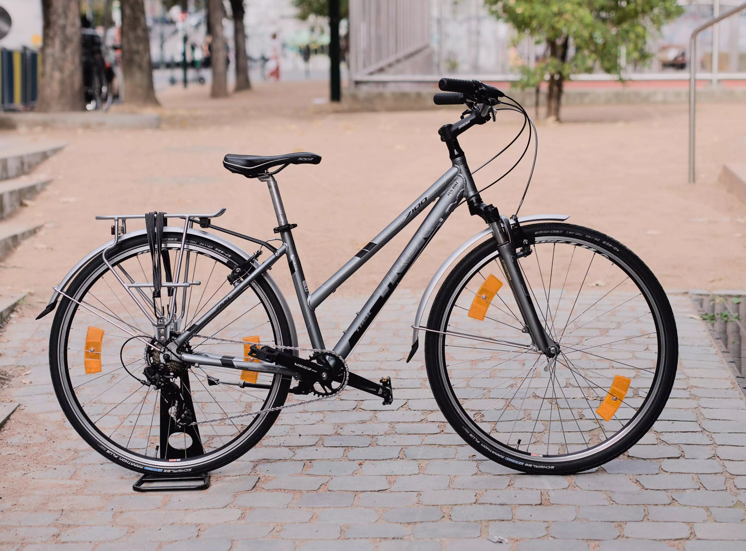 Trek7100_gris_01