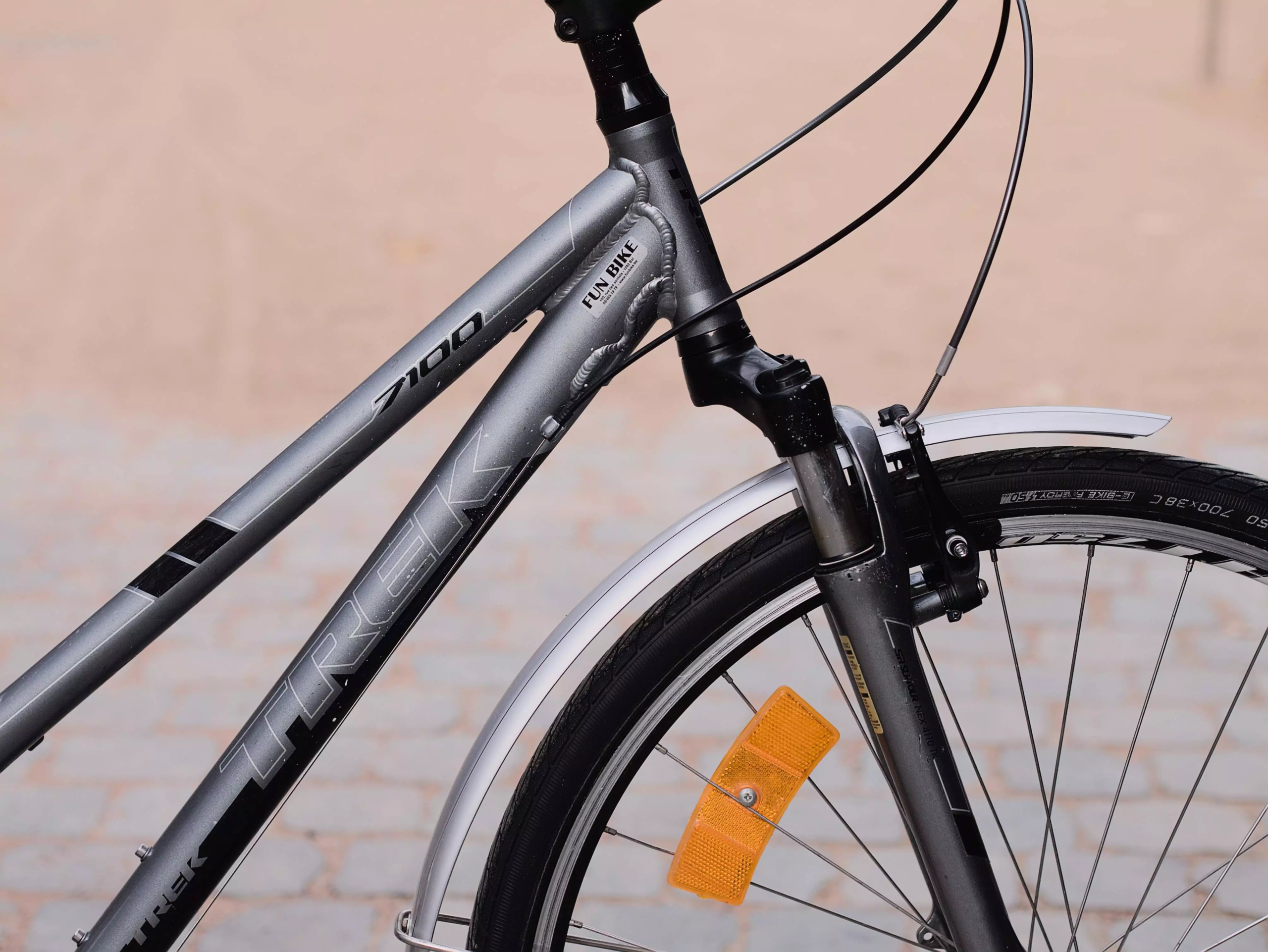 Trek7100_gris_04